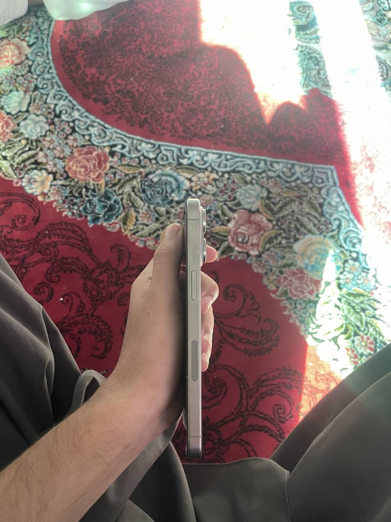Apple iPhone 15 Pro Max 2