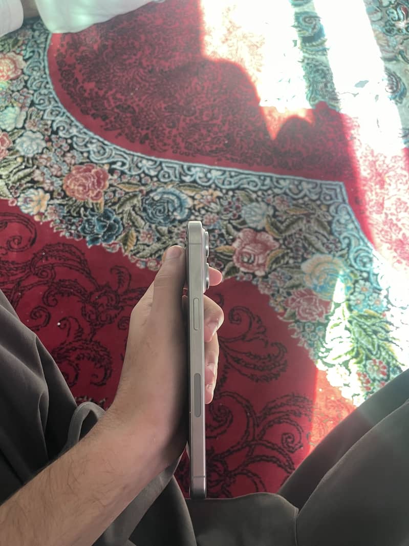 Apple iPhone 15 Pro Max 4