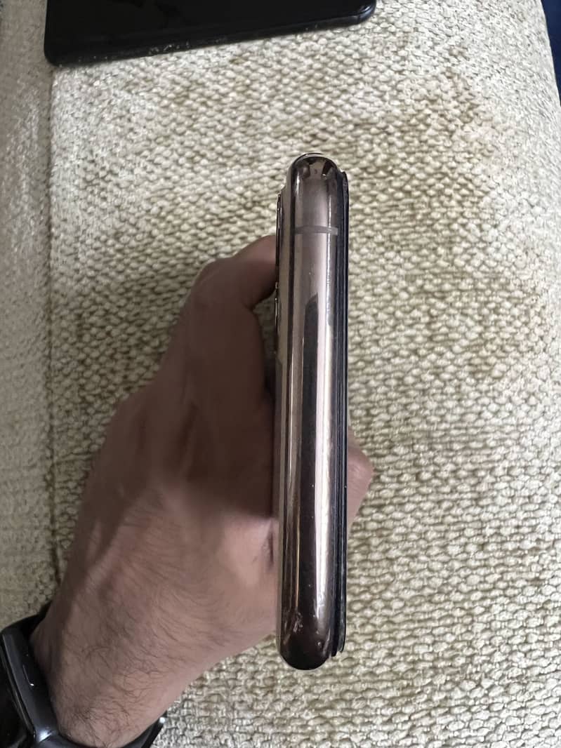 Iphone 11 pro max 4