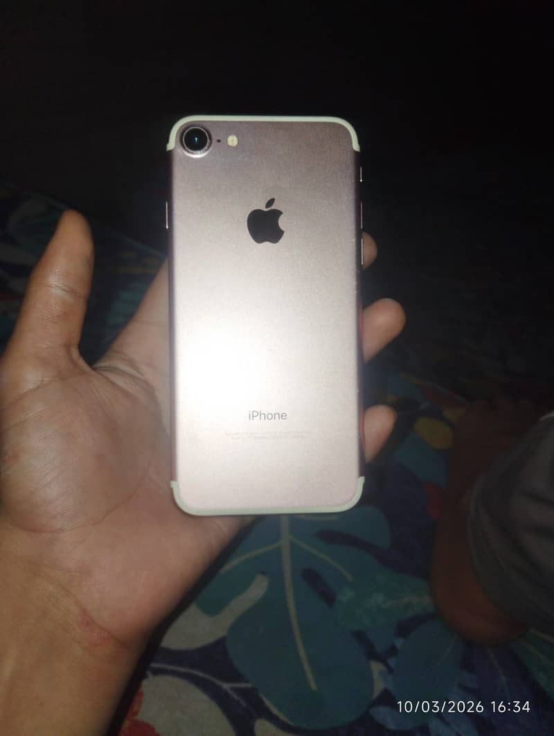 Apple iPhone 7 0