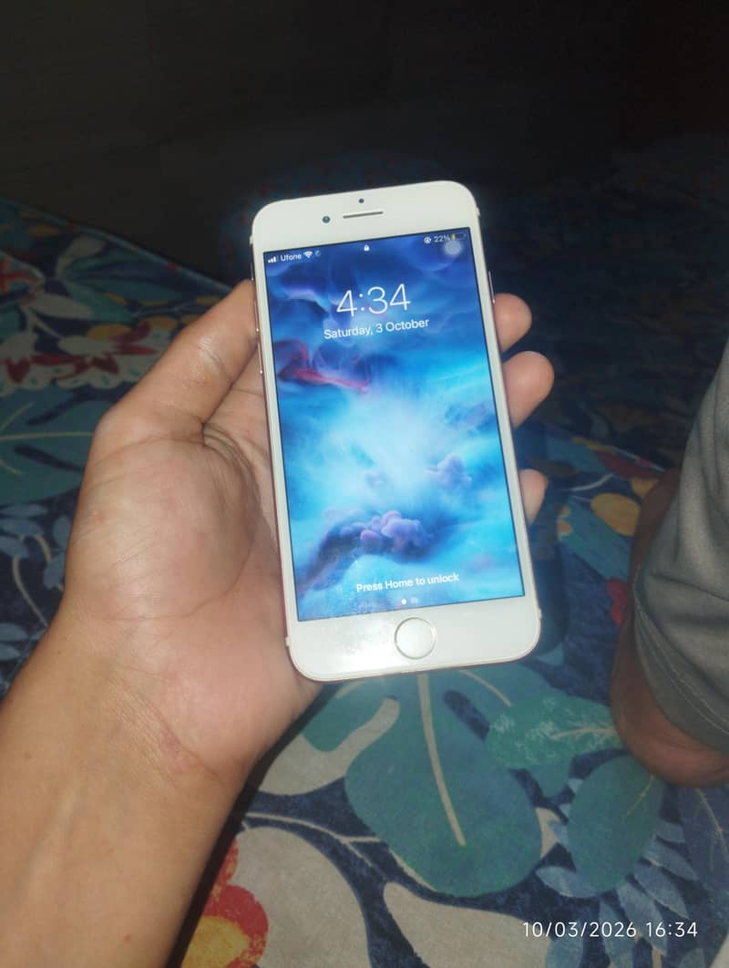 Apple iPhone 7 1