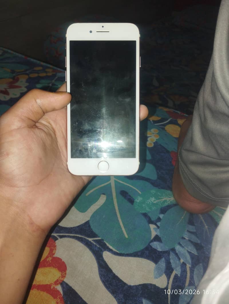 Apple iPhone 7 2