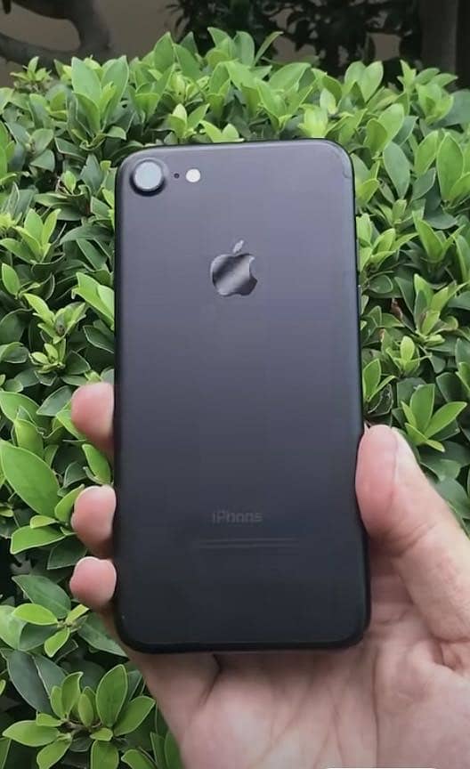 Apple iPhone 7 0