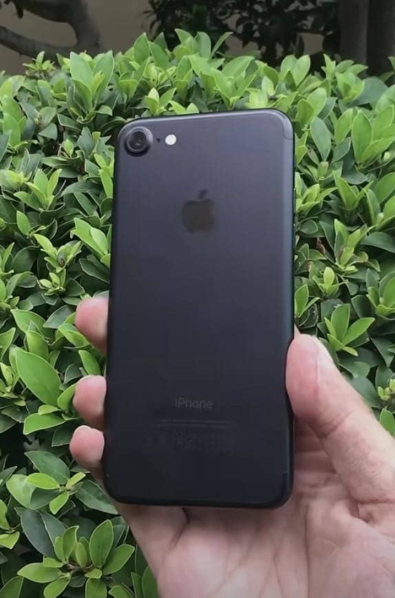 Apple iPhone 7 1