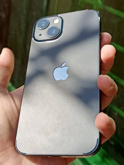 Apple iPhone 13