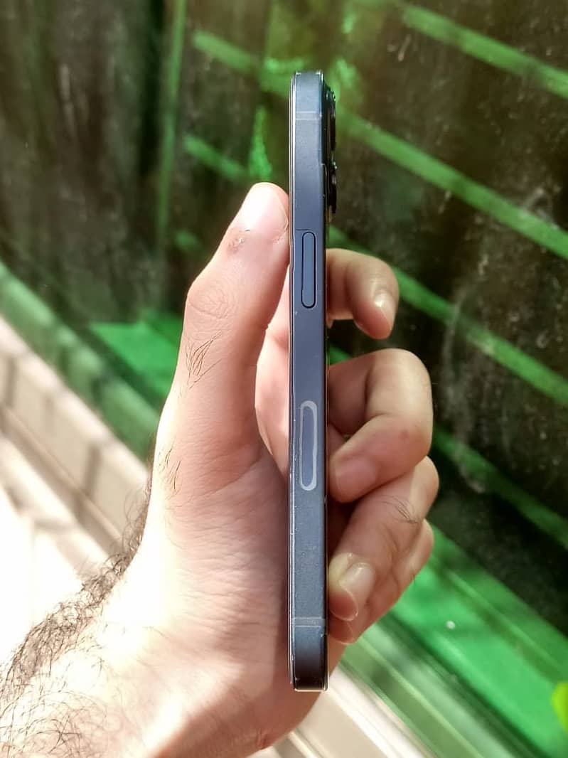 Apple iPhone 13 2