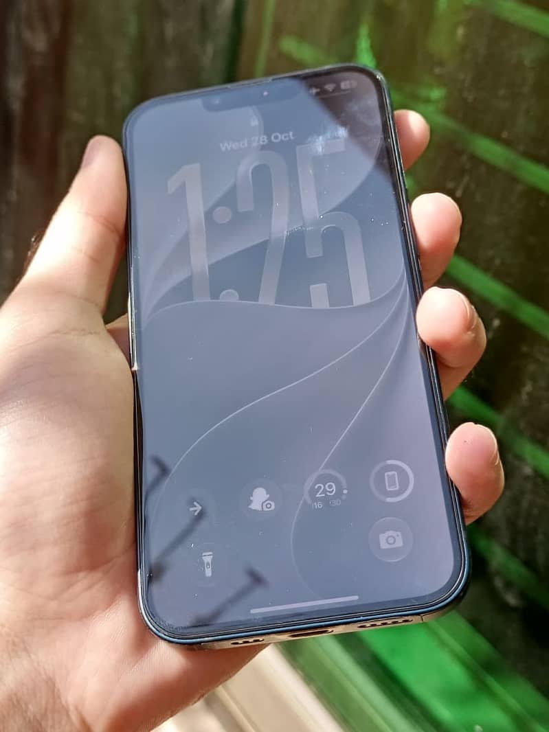 Apple iPhone 13 4
