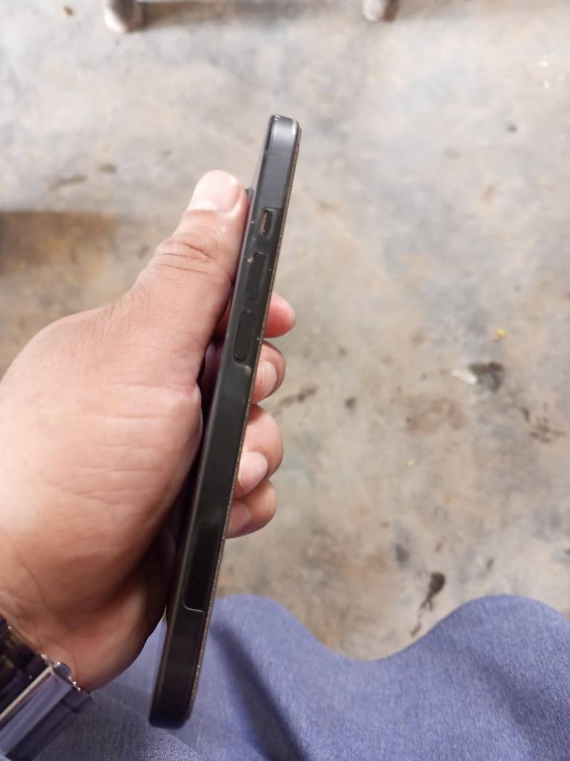 Apple iPhone 15 3