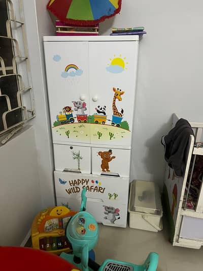 kids almari