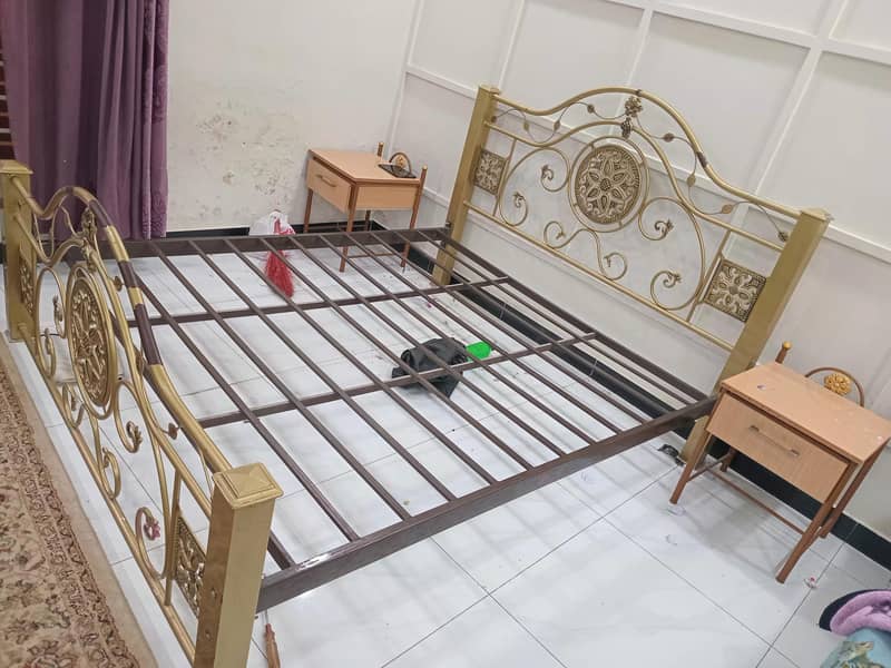 king bed with side table and dressing table 4