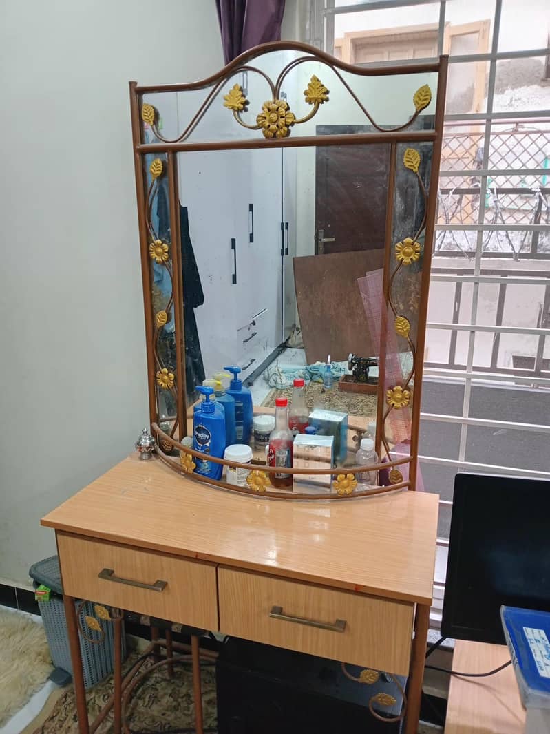 king bed with side table and dressing table 6