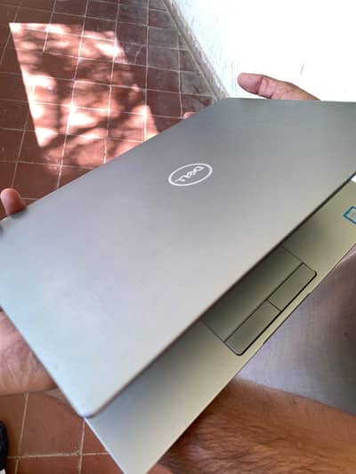 Latitude 7400