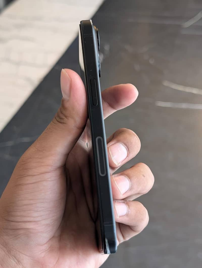 Apple iPhone 15 4
