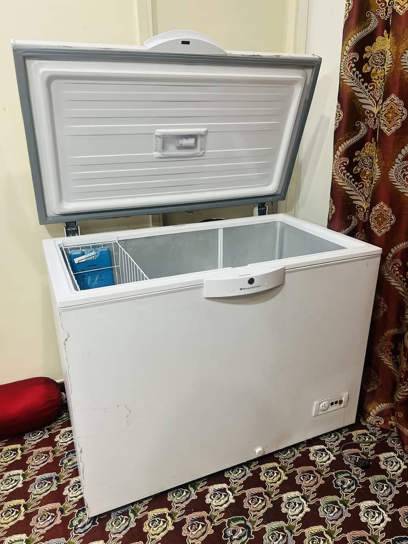 Dawlance Inverter Deep Freezer with Keys 2