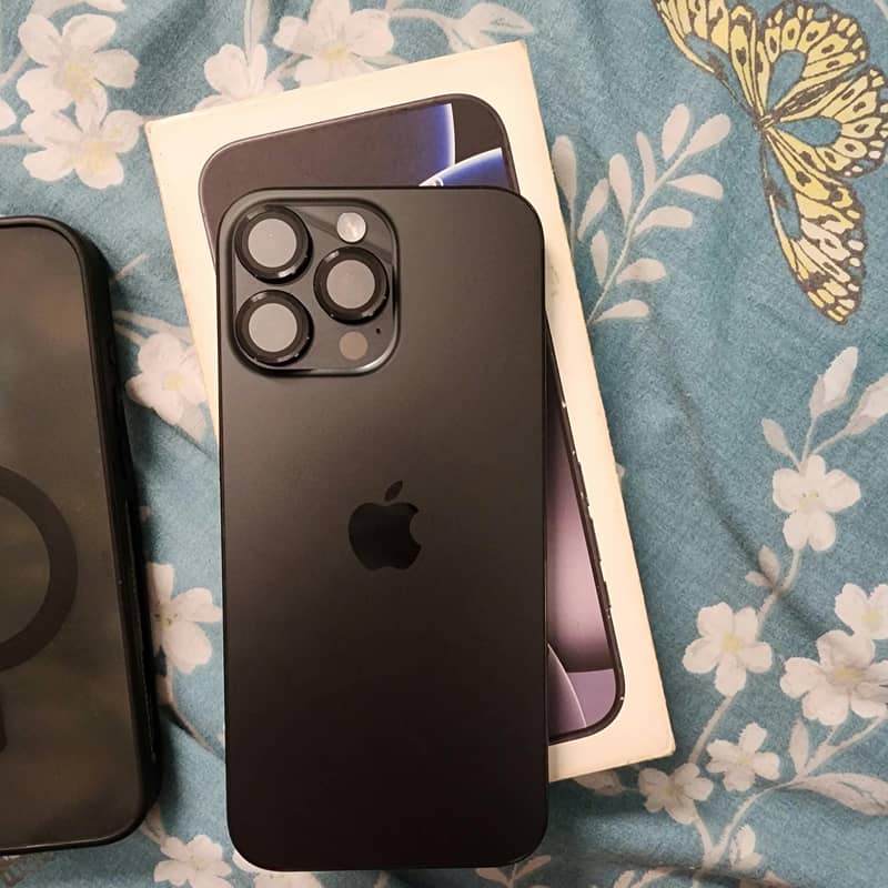 Apple iPhone 16 Pro Max 1