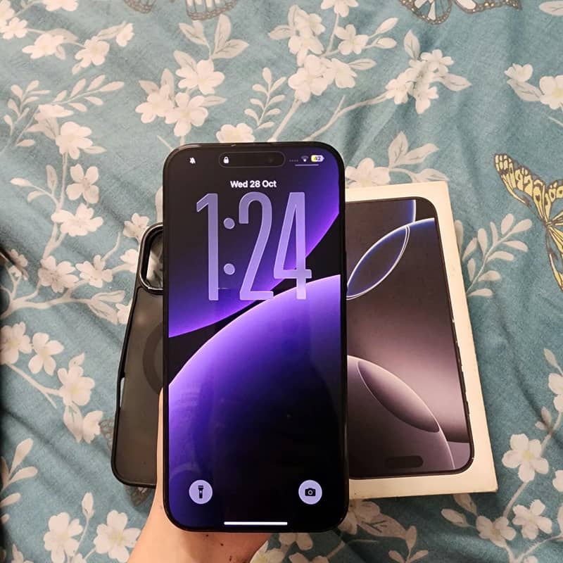 Apple iPhone 16 Pro Max 2