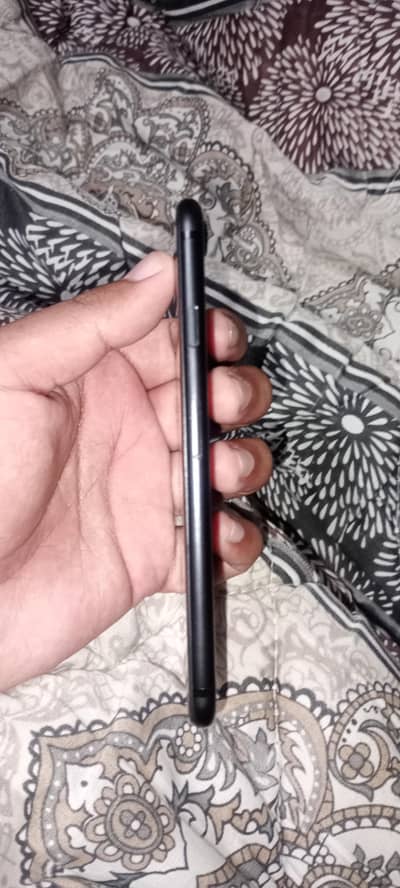 Apple iPhone 7