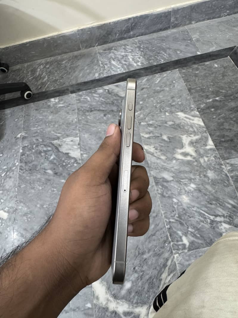 Apple iPhone 15 Pro Max 3