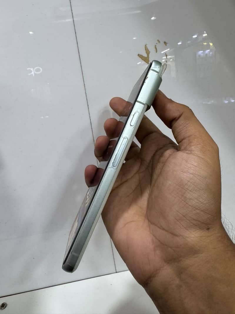 Google Pixel 8 4
