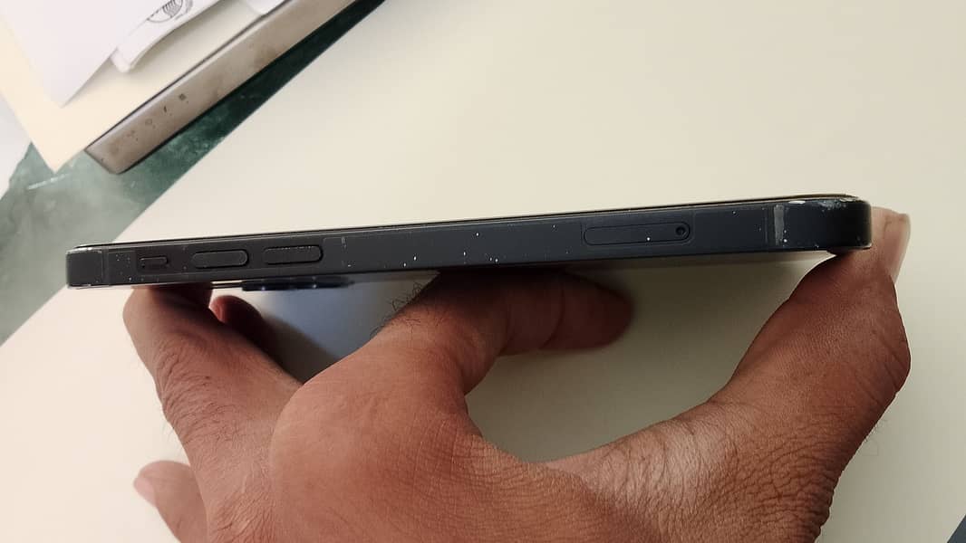 Apple iPhone 12 4