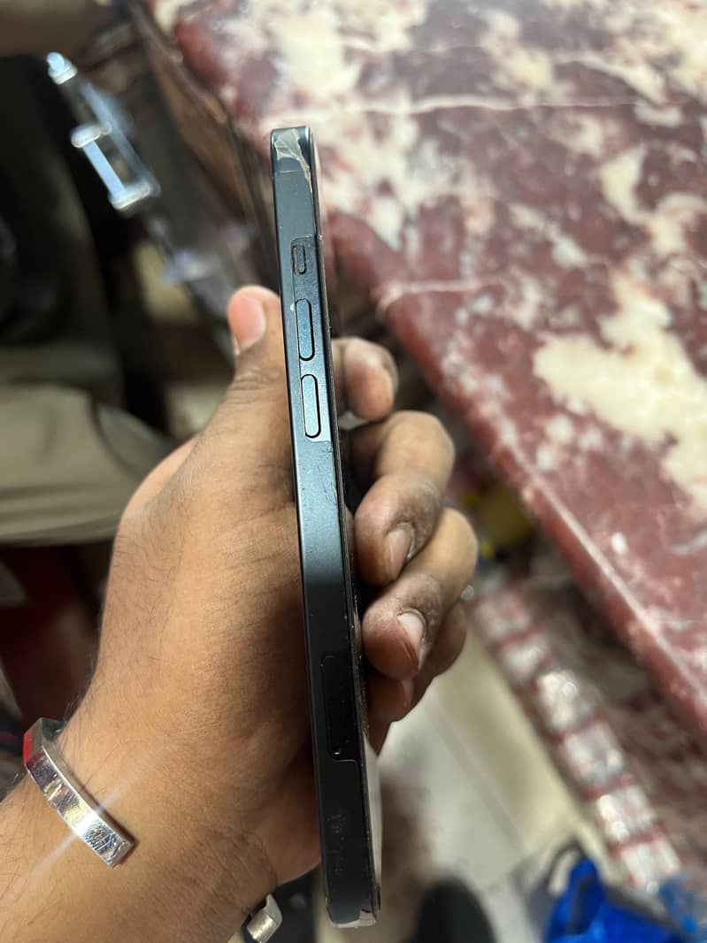 Apple iPhone 13 2