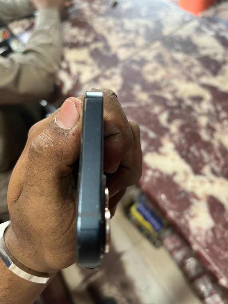 Apple iPhone 13 5