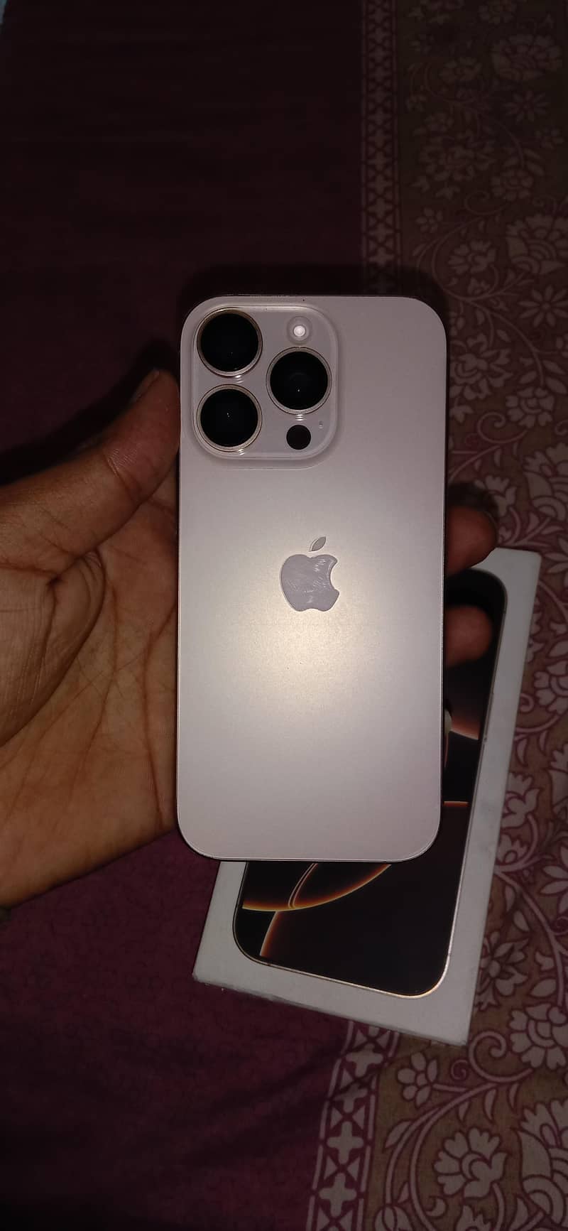 Apple iPhone 16 Pro box 1