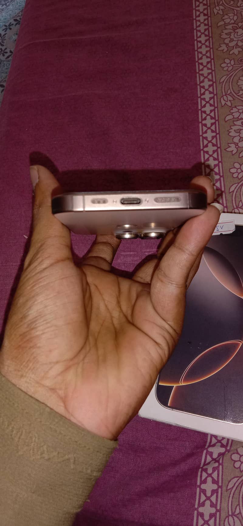Apple iPhone 16 Pro box 3