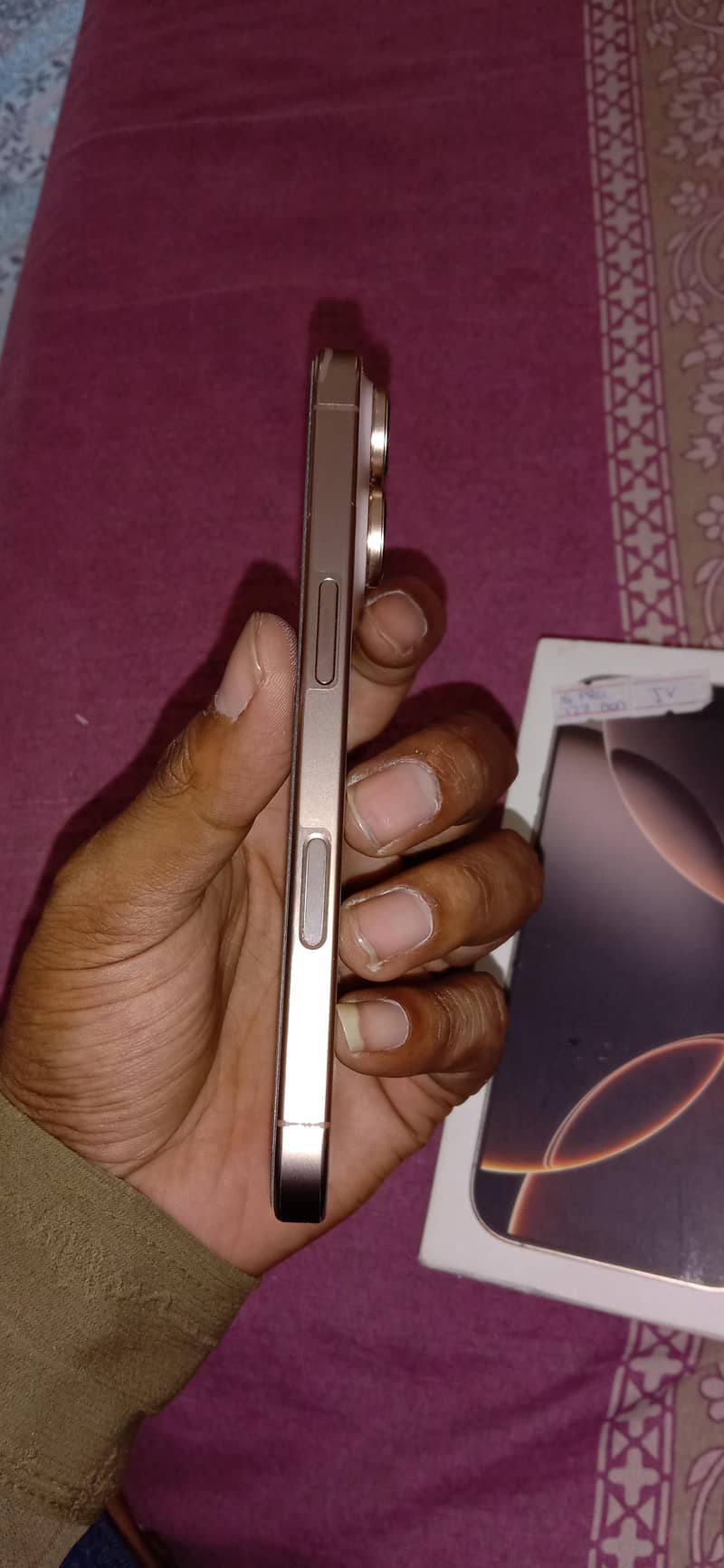 Apple iPhone 16 Pro box 4