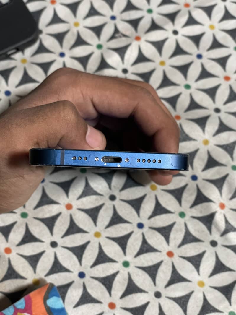 Apple iPhone 12 2