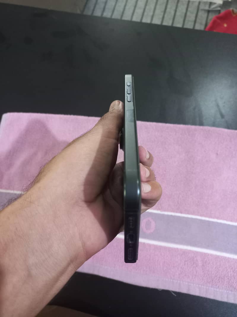 Apple iPhone 16 Pro Max jv 2