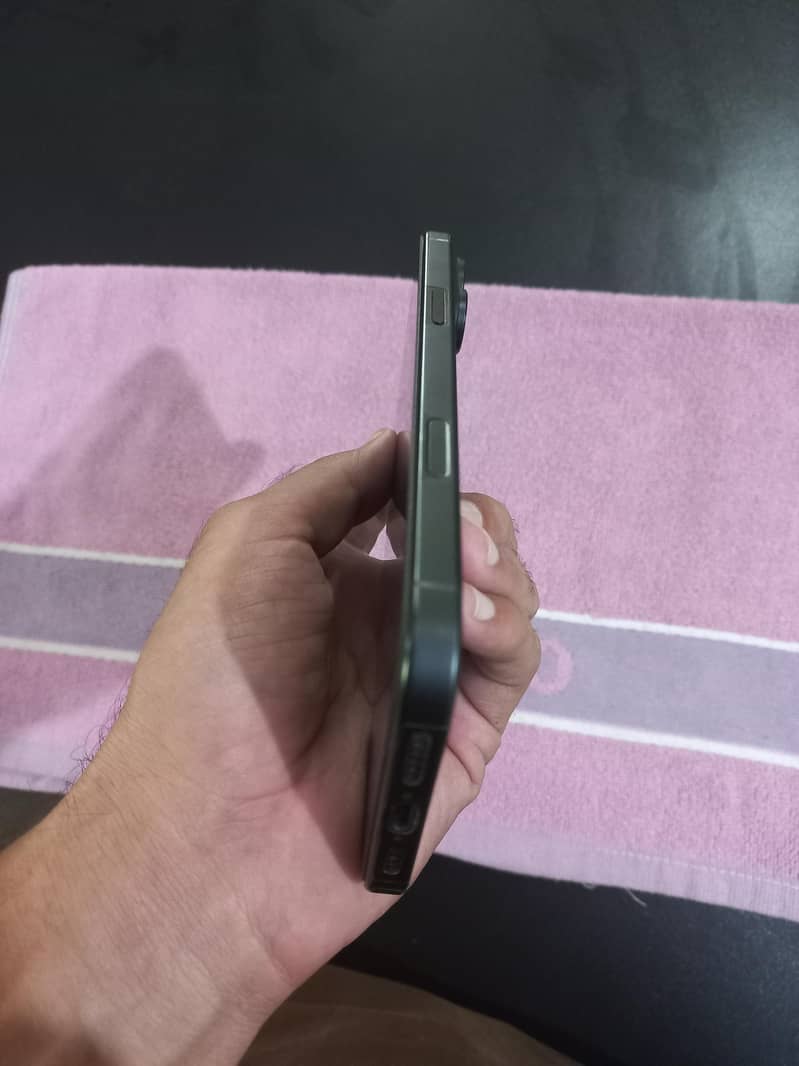 Apple iPhone 16 Pro Max jv 3