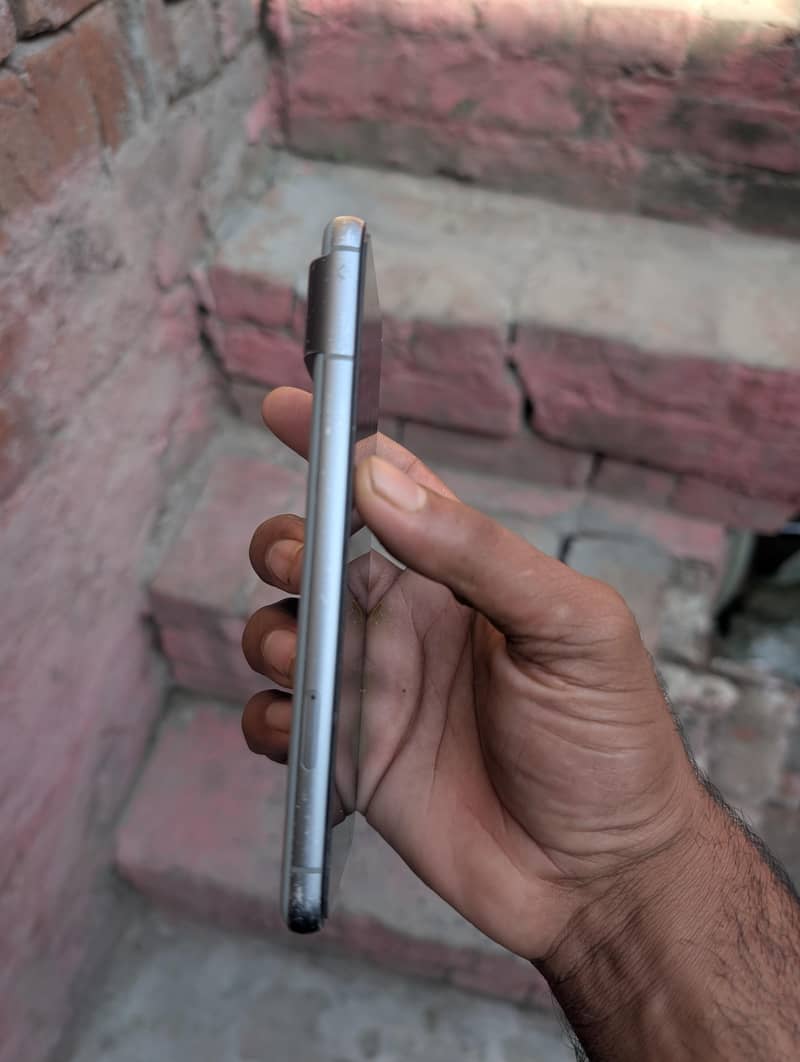 Google Pixel 8 2