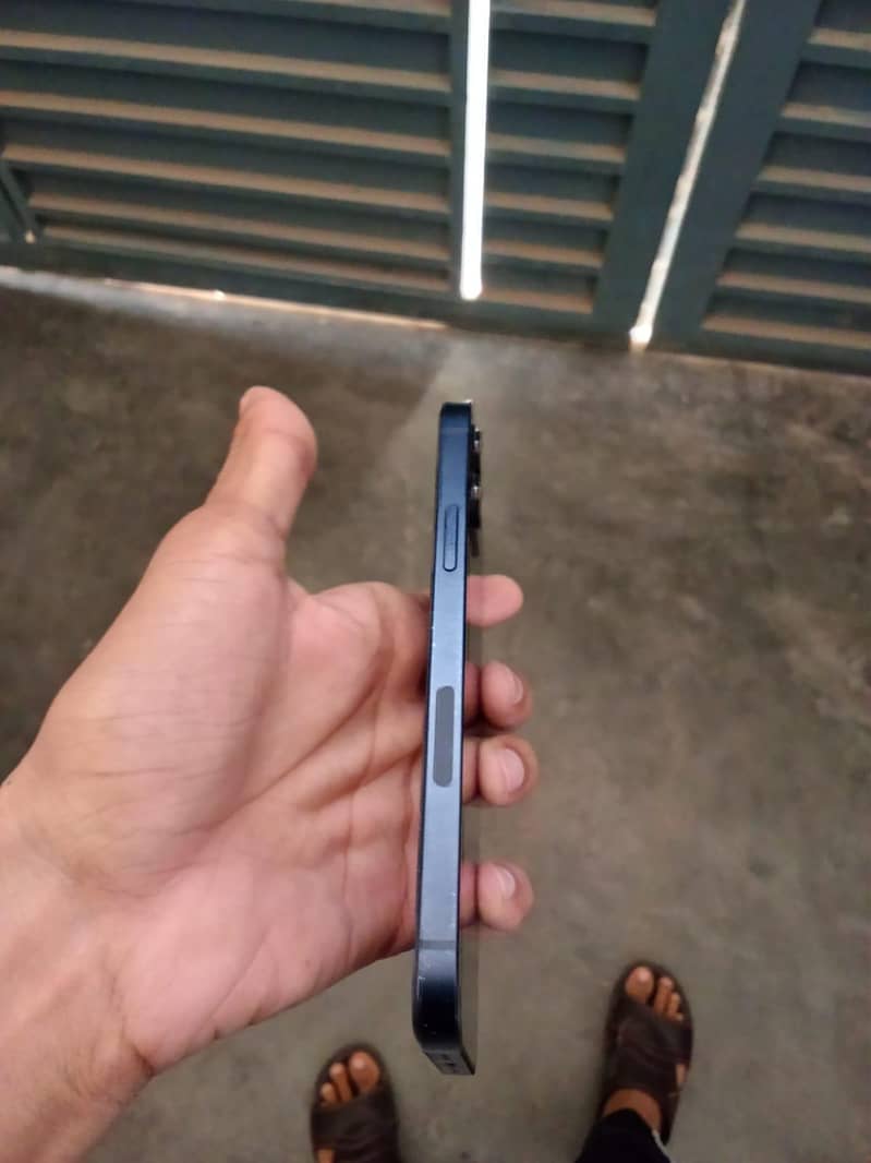 Apple iPhone 12 3