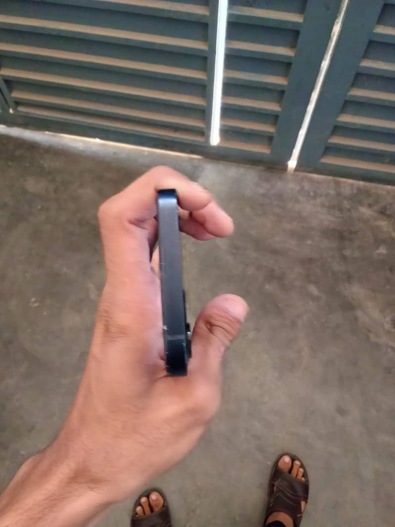 Apple iPhone 12 4
