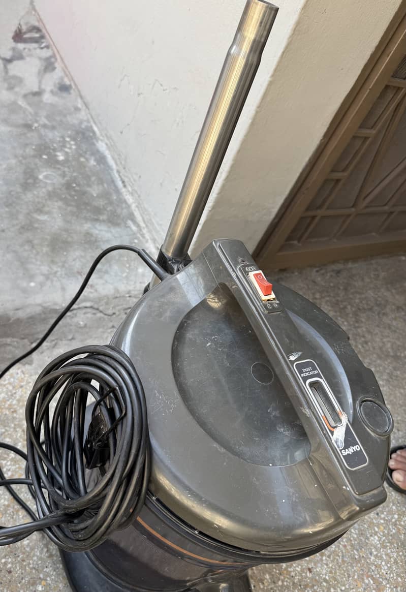 Vacuum cleaner 2