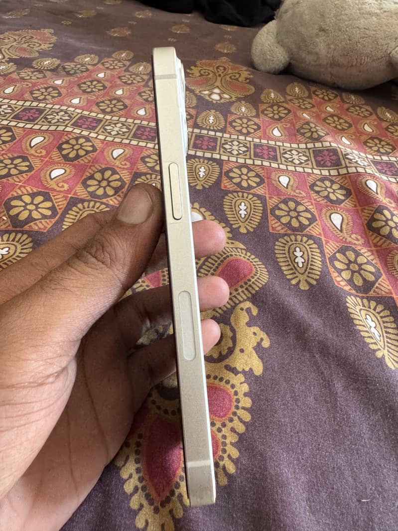 Apple iPhone 13 1