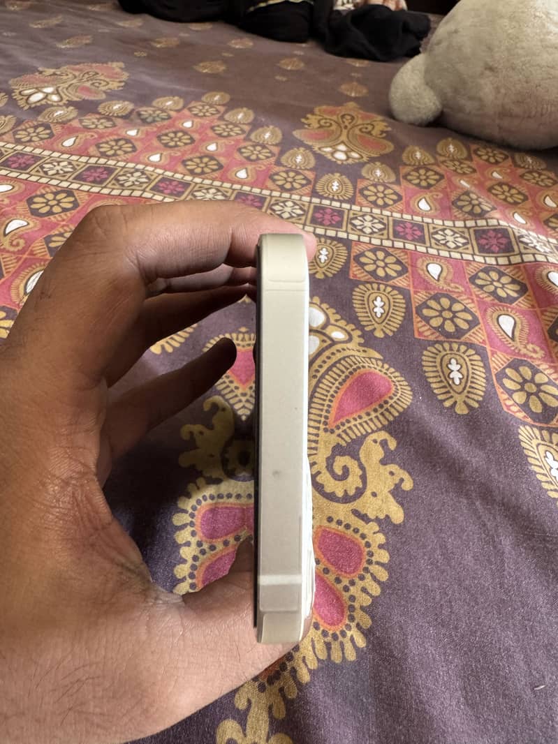 Apple iPhone 13 2