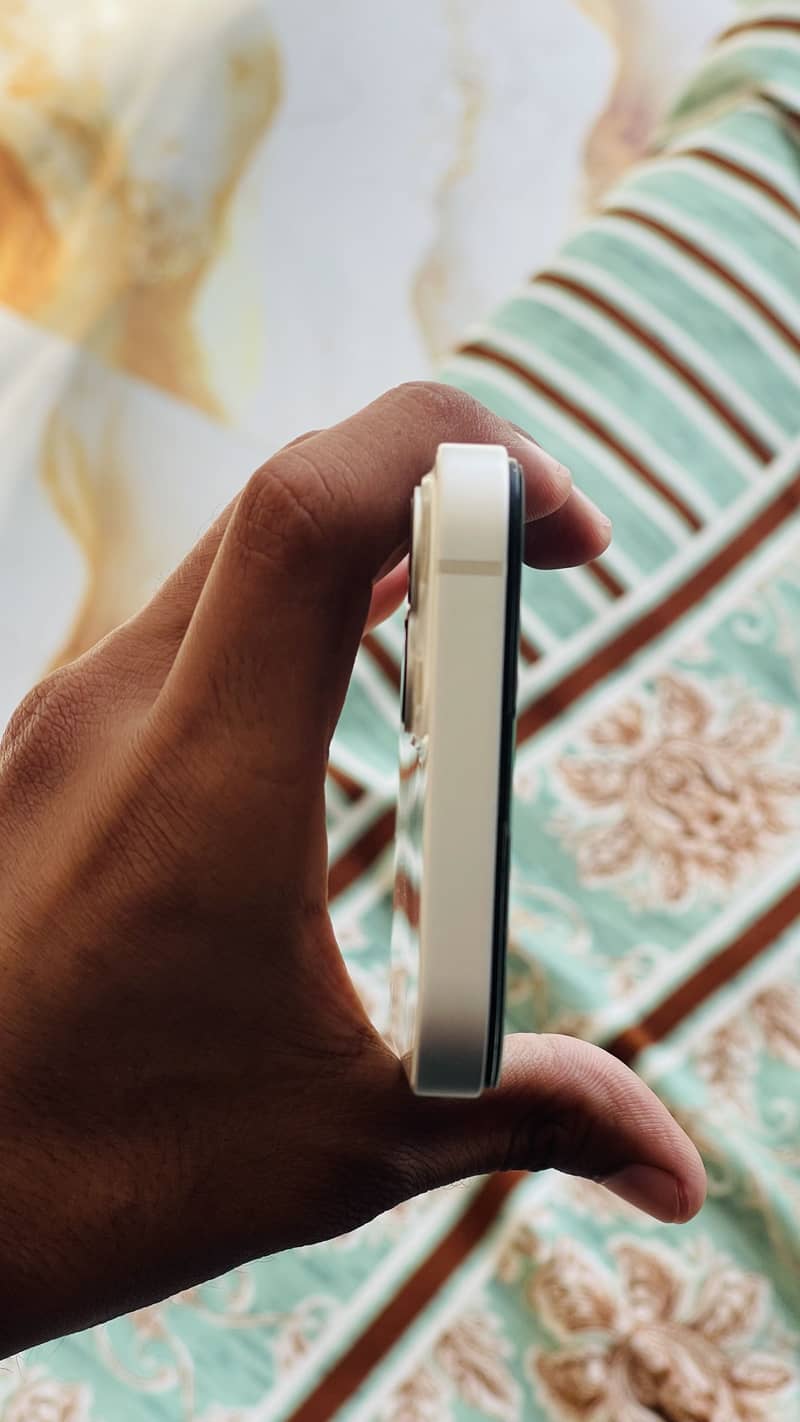 Apple iPhone 13 7