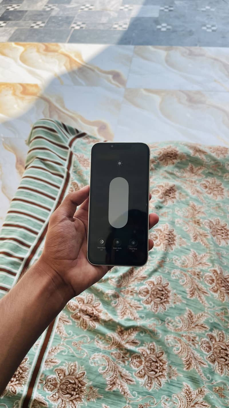 Apple iPhone 13 9