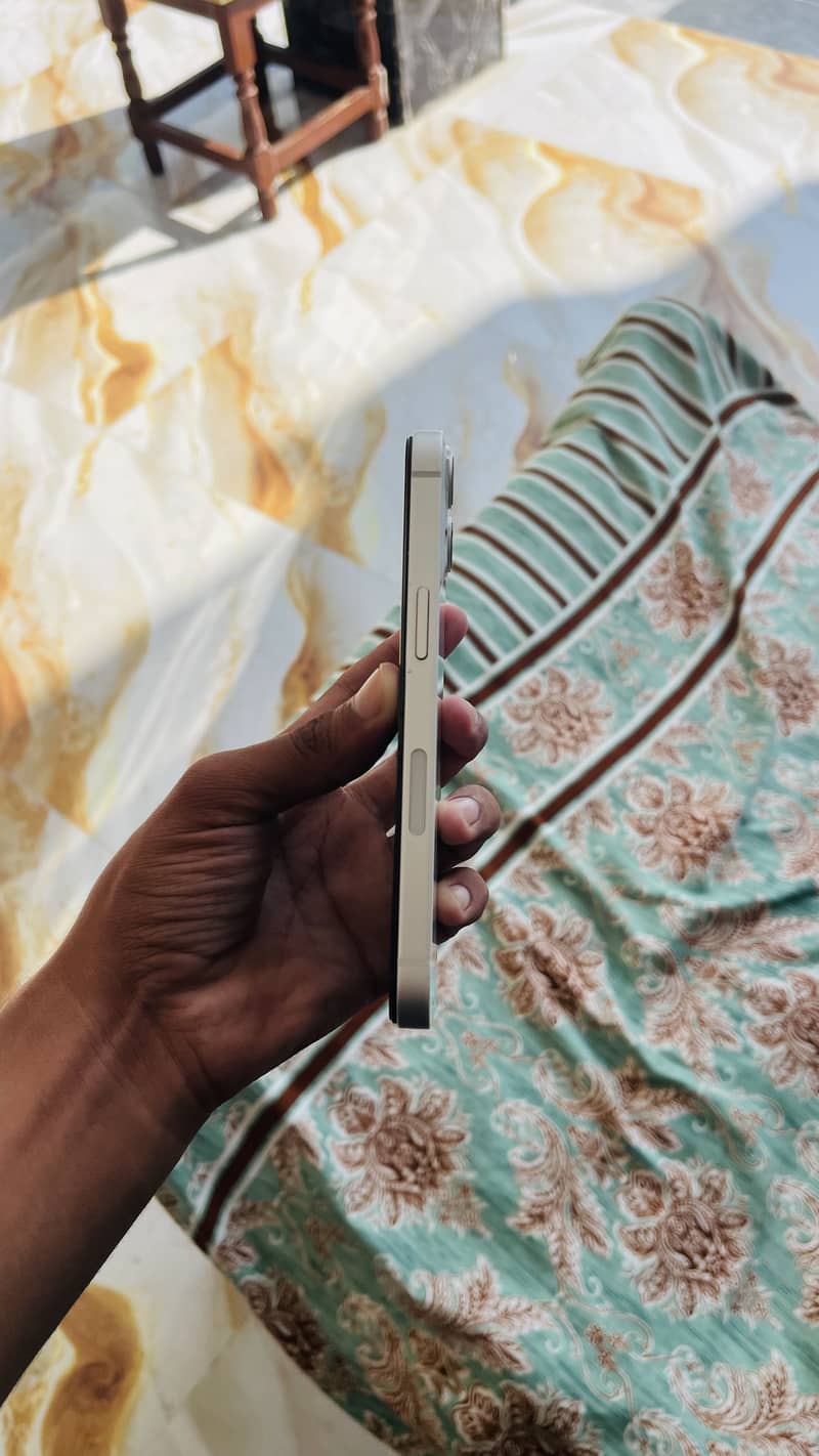 Apple iPhone 13 10