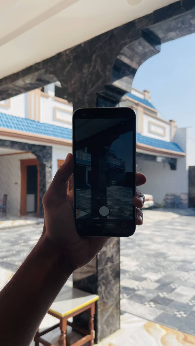 Apple iPhone 13 15