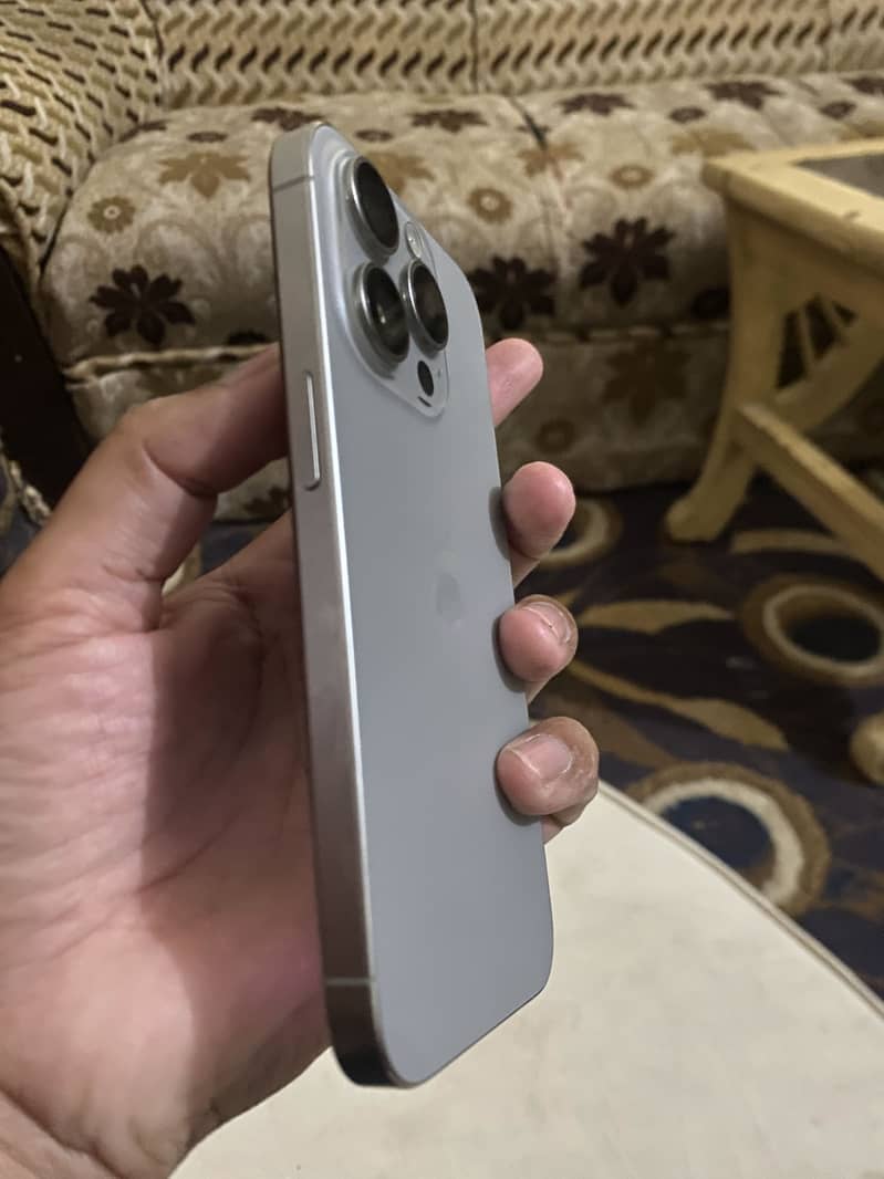 Apple iPhone 15 Pro 1