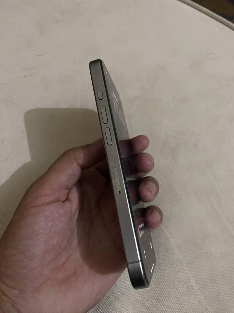 Apple iPhone 15 Pro 4
