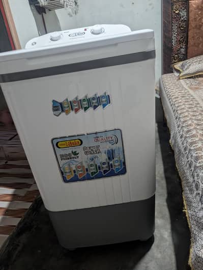 spiner only 7 month used totally on new condition scratch less