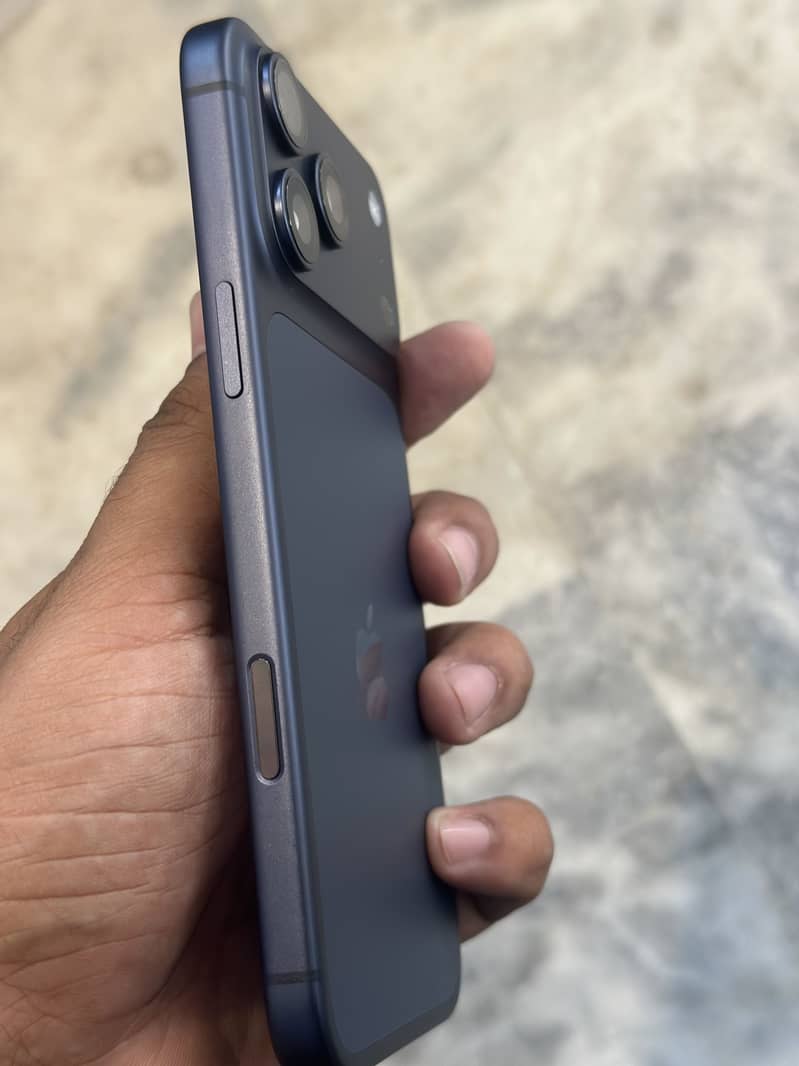 Apple iPhone 17 Pro Max 6