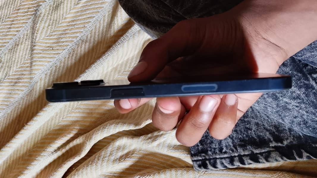 Apple iPhone 13 3
