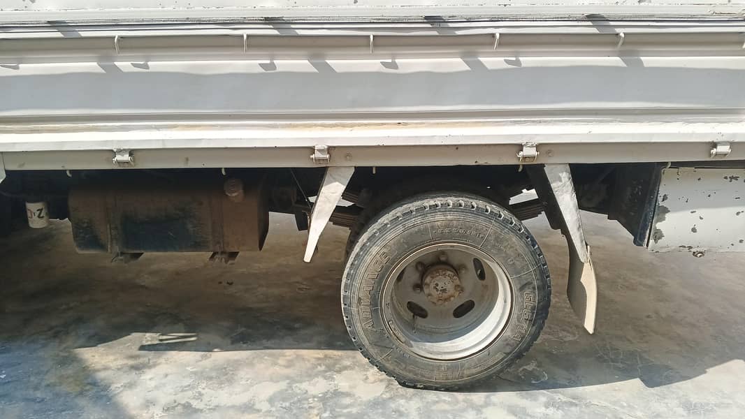 11fut Body Master truck 0