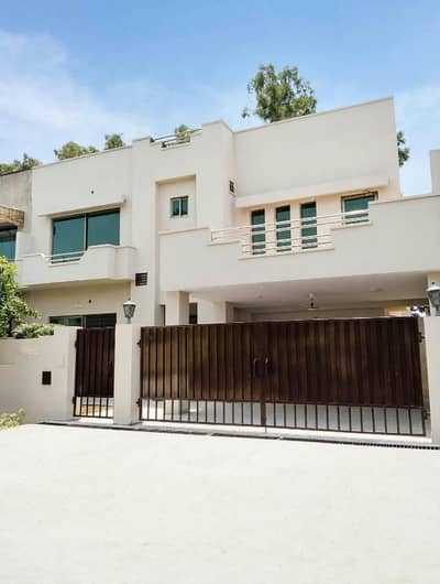 10 MARLA 3 BEDROOMS SD HOUSE AVAILABLE FOR RENT