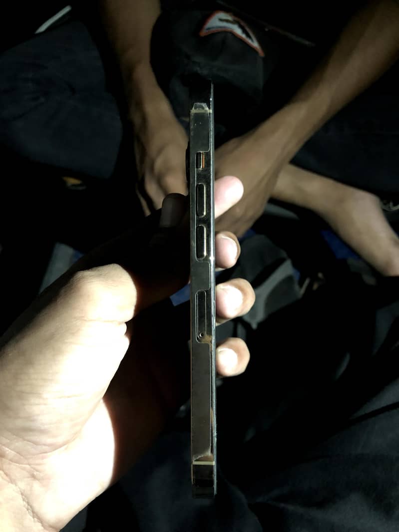 Apple iPhone 13 Pro 4